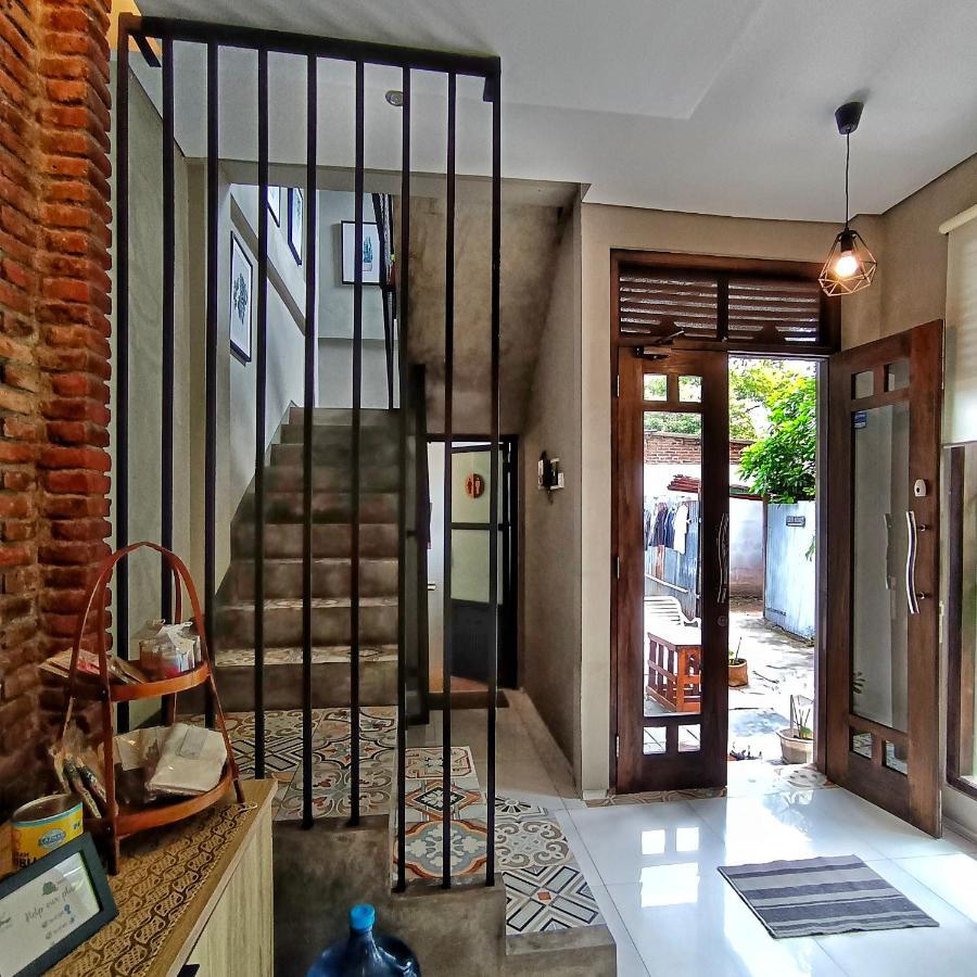 Sabi Guest House - Strategic Family -Married Couples Only- Hostel In Prawirotaman Джокякарта Екстериор снимка