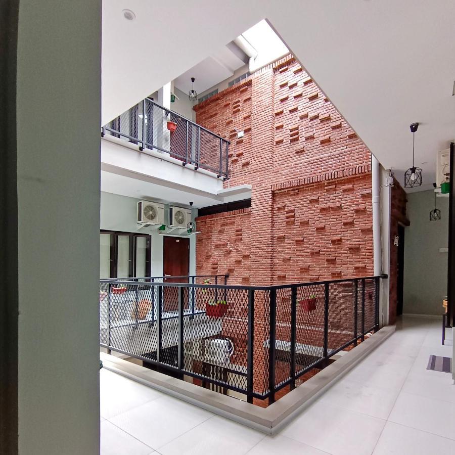 Sabi Guest House - Strategic Family -Married Couples Only- Hostel In Prawirotaman Джокякарта Екстериор снимка